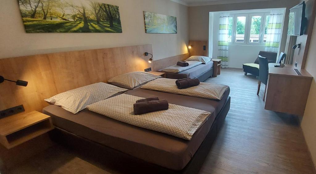 Pension DELAGERA Nibelungenstr. 51, 85098 Großmehring