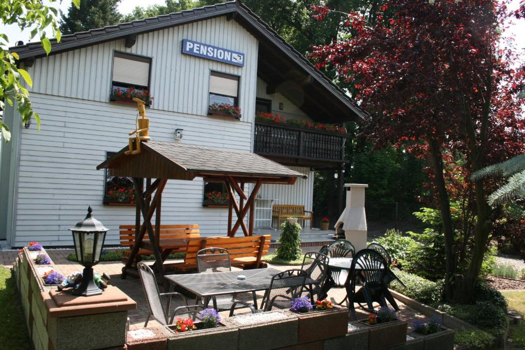 Pension-Eula Straße der Genossenschaft 40, Eula, 04552 Borna