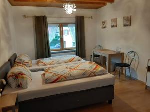 Pension Gästehaus B & B27 und Pension Waldhorn