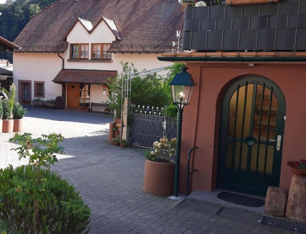 Maison d'hôtes Pension - Gästehaus Zum Pfälzerwald Hauptstraße 50 66999 Hinterweidenthal