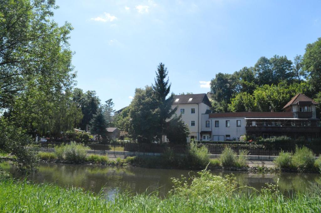 Maison d'hôtes Pension Gasthaus zum Pegel Bad Straße 58 06618 Naumbourg