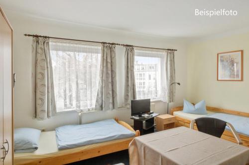Pension GP3, Zimmer mit Kochnische und Duschbad vor den Toren Berlins