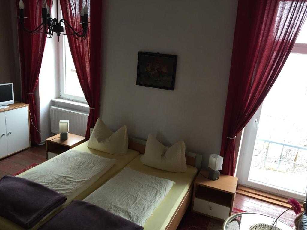 Pension Gutshaus Richard-Schatz-Str. 23, 06128 Halle-sur-Saale