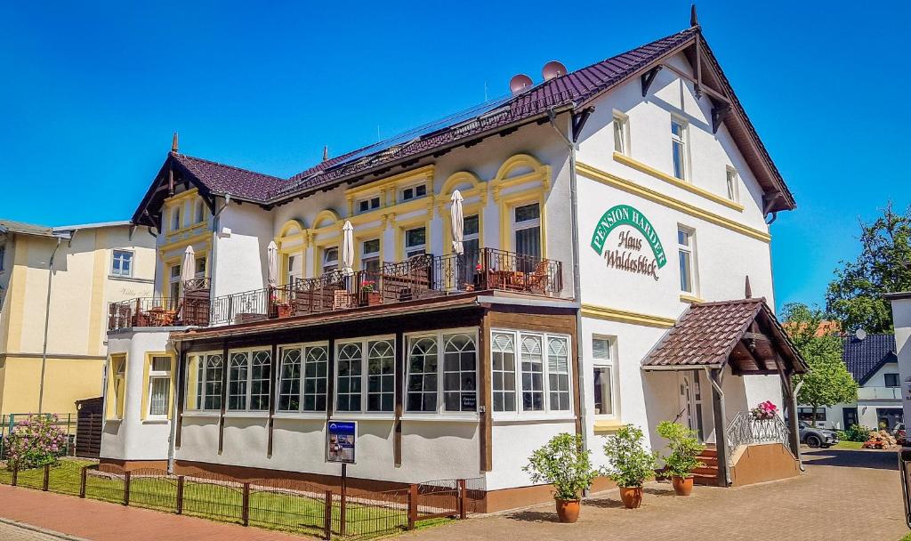 Pension Haus Waldesblick Zur Seebrücke 24, 18181 Graal-Müritz