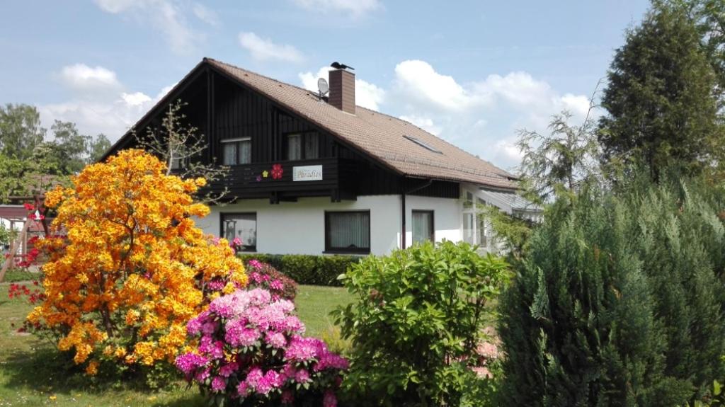 Maison d'hôtes Pension / Hotel Grünes Paradies Wiesenweg 10 a 36355 Hochwaldhausen