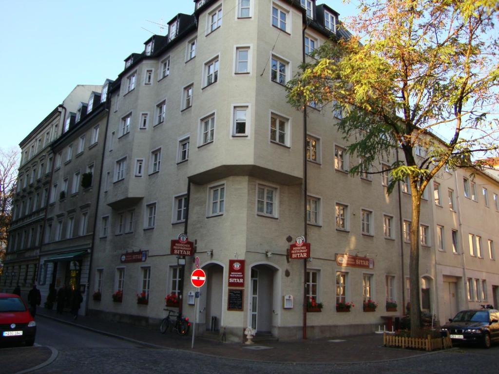 Pension Mona Lisa Robert-Koch-Str. 4, 80538 Munich