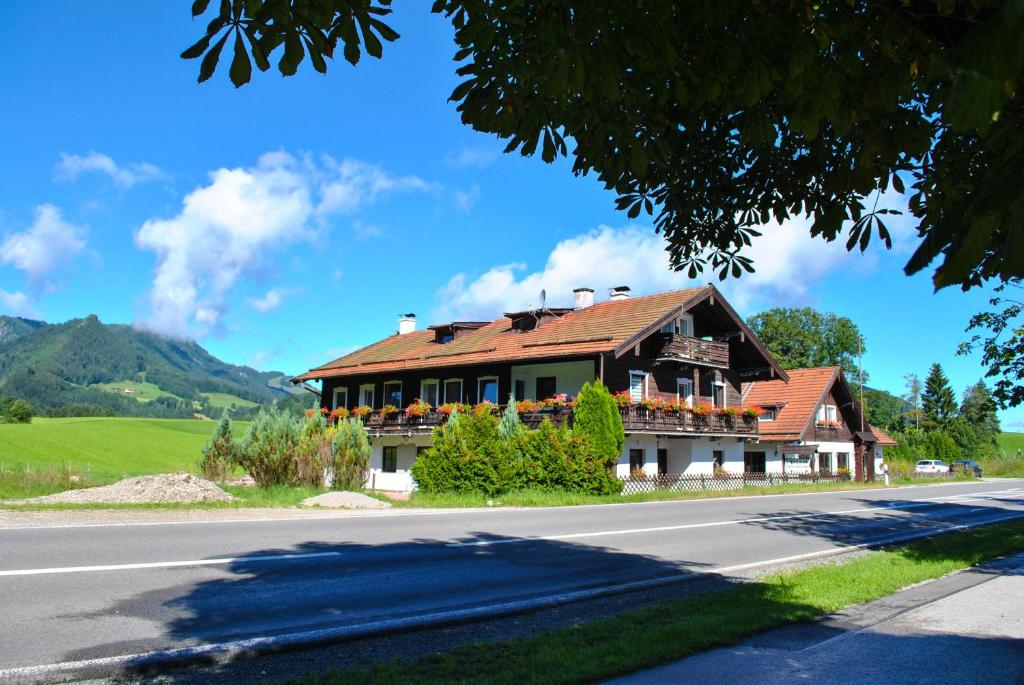 Maison d'hôtes Pension Rauschberghof Seehauserstrasse 46 83324 Ruhpolding