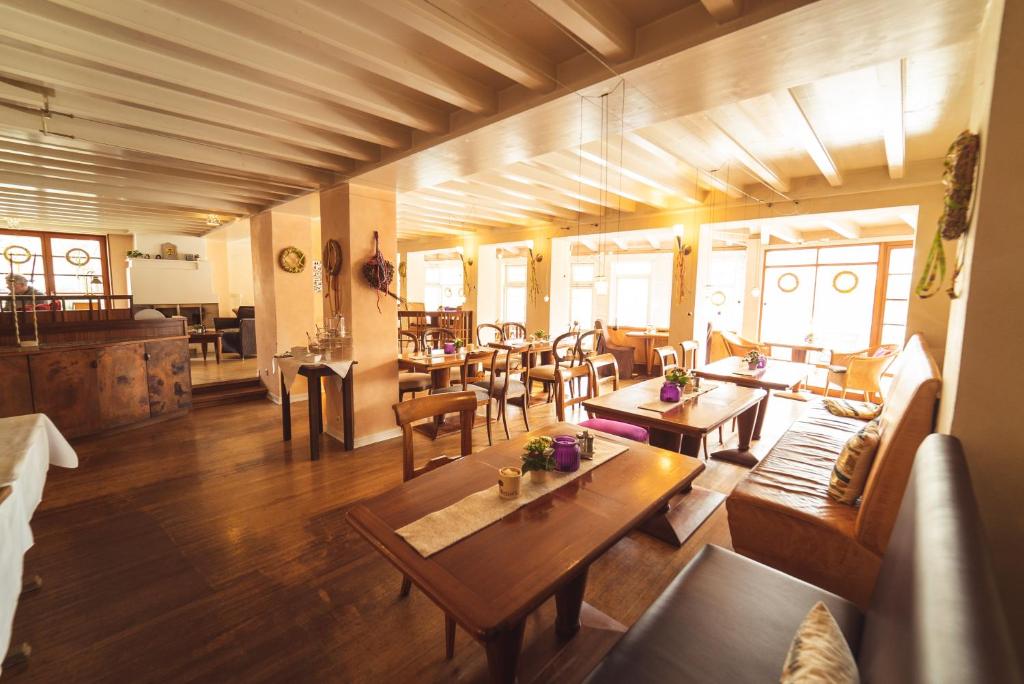Pension und Cafe Purzelbaum Wasserburger Strasse 17, 83123 Amerang