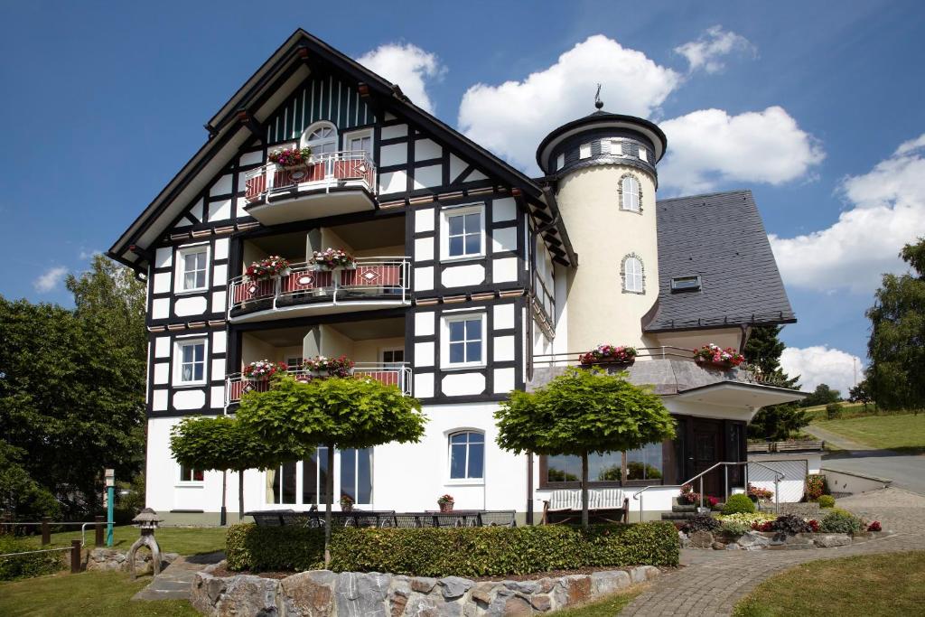 Pension und Ferienwohnung Schütte An der Almert 10, 57392 Schmallenberg