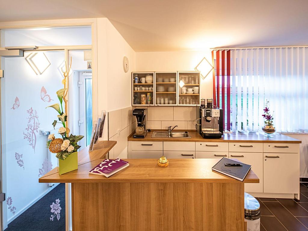 Pension zum Bergmann Bahnhofstraße 11a, 04564 Böhlen