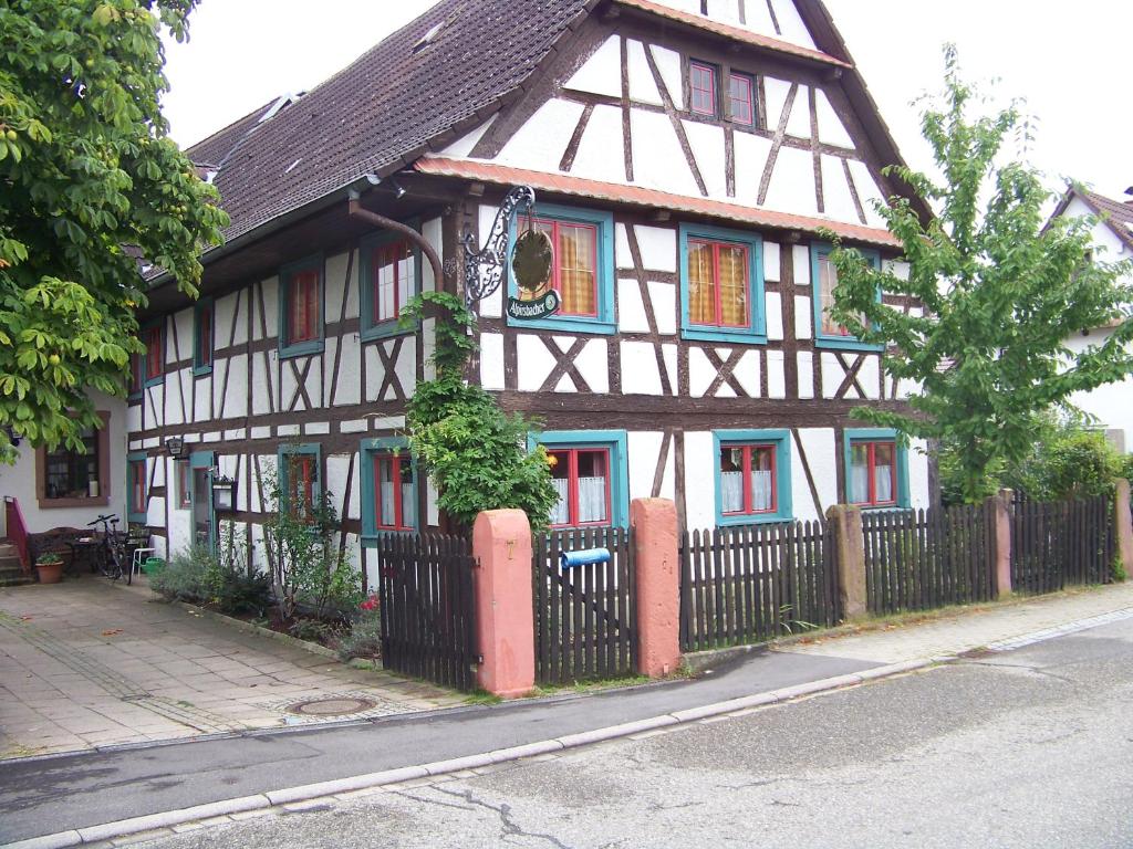 Maison d'hôtes Pension Zur Sonne Wittenweier Jahnstrasse 7 77963 Schwanau