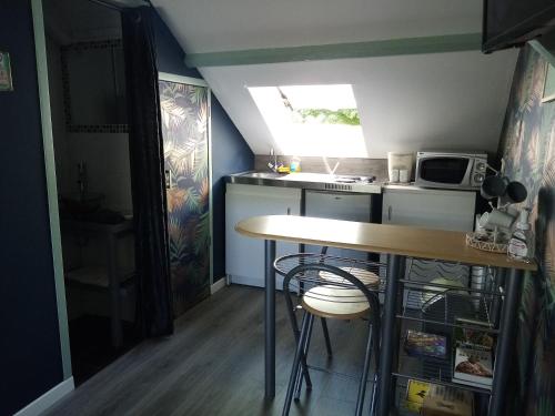Petit Studio Mansardé - accès indépendant