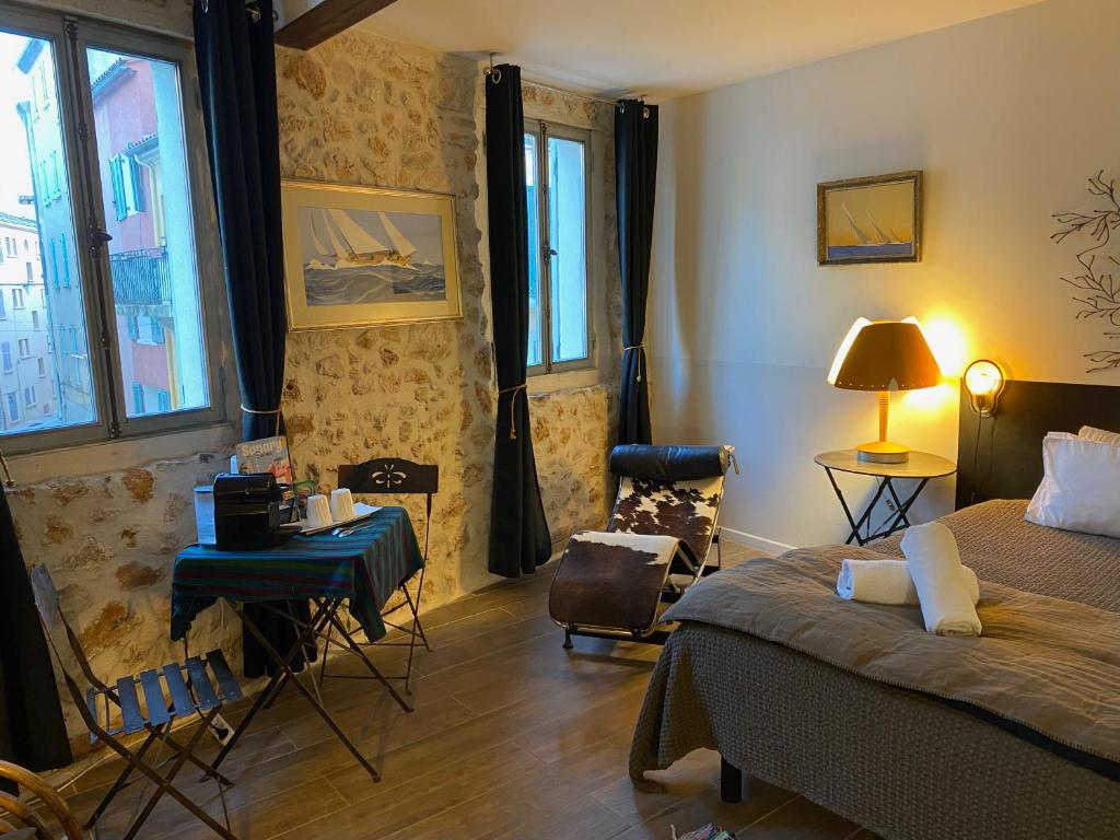 Pitibi Maison d'Hote 4 AVENUE GALLIENI, 83110 Sanary-sur-Mer