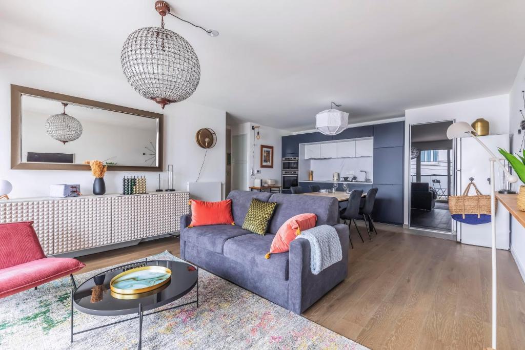 Private acces to the all flat. Charming Parisian.