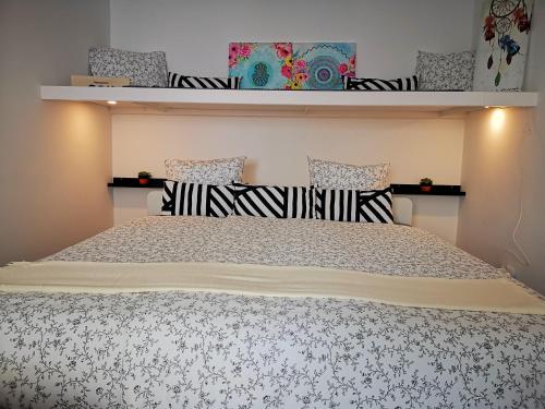 Private Couple Room On Caparica Poshtel