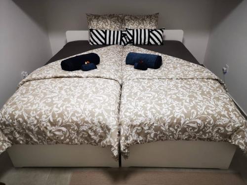 Private Couple Room On Caparica Poshtel