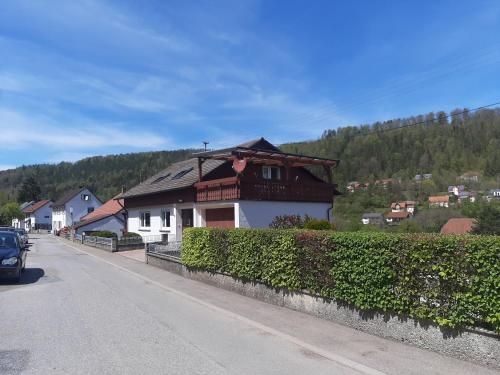 privates Zimmer in Unterkunft mit Glatttal Blick in Wasserschloss Nähe