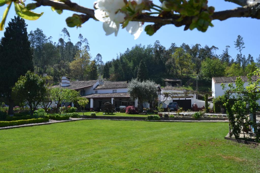 Maison d'hôtes Quintal De Alem Do Ribeiro-Turismo Rural Ceira Dos Vales 3200-074 Lousã