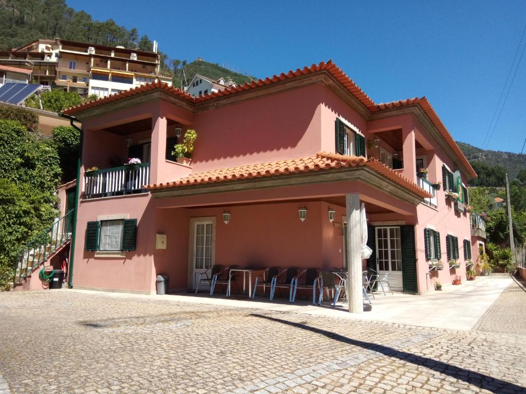 Maison d'hôtes Residencial Ribeiro Rua Miguel Torga nº 101 4845-063 Gerês