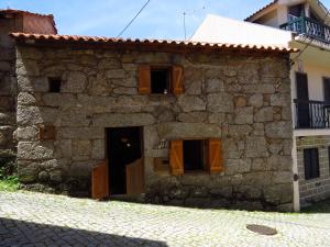 Maison d'hôtes Restored, rustic and rural mini cottage in typical Portuguese village Rua do Fidalgo do Castelo 34 5100-583 Viseu Région Centre