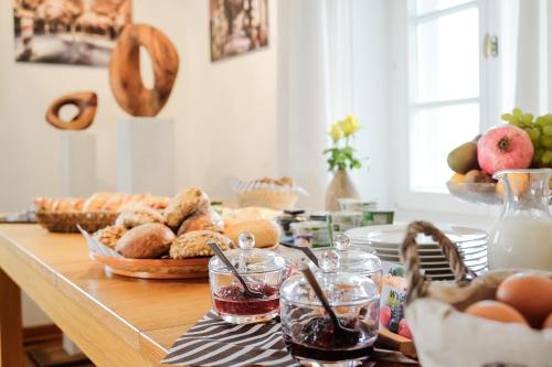 Rhein River Guesthouse - Art Hotel on the Rhine