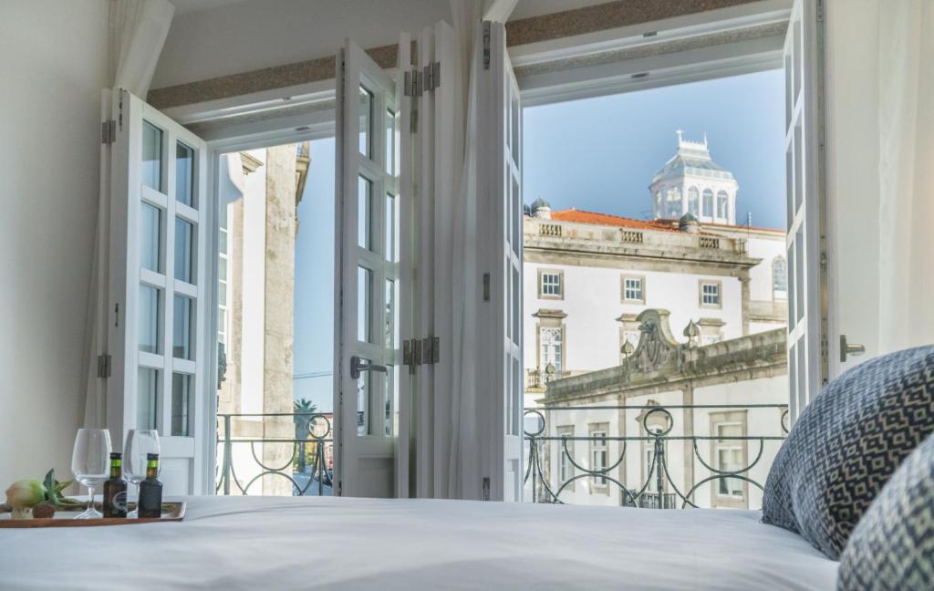 Ribeiredge Guest House Rua do Comércio do Porto 85, 87 r/c, 4050-253 Porto
