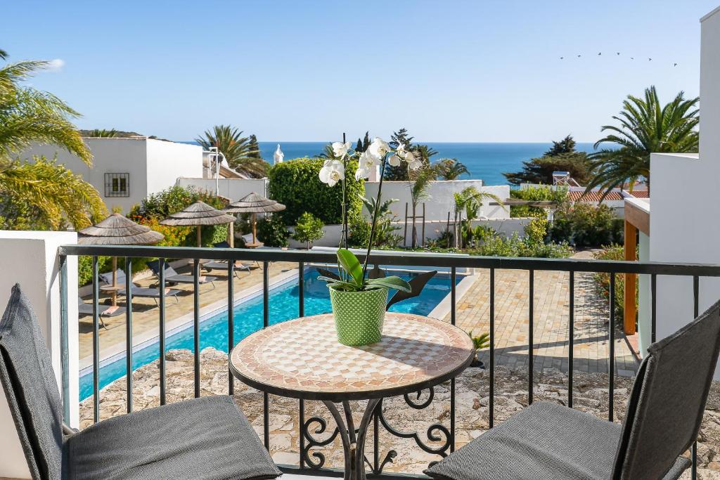 Romantik Villa Urbanizaçao Beach Villas Lote M5, 8650-191 Salema