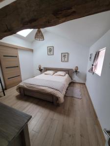 Room in Guest room - Les Chambres Des Vigealieres 2