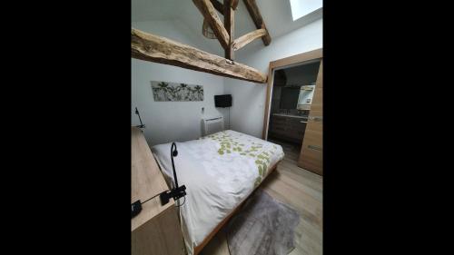 Room in Guest room - Les Chambres Des Vigealieres