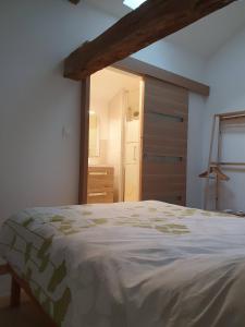 Room in Guest room - Les Chambres Des Vigealieres