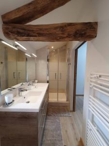 Room in Guest room - Les Vigealieres Rooms 3