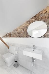 Room Lusíadas with private bathroom