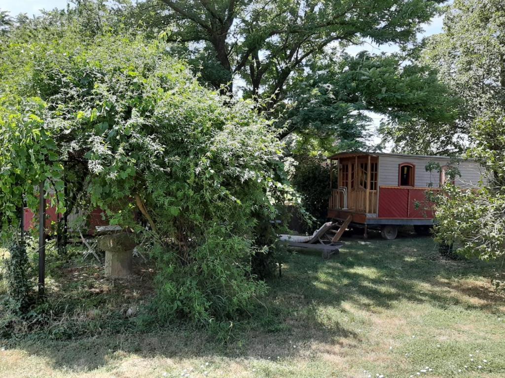 Maison d'hôtes Roulotte Marcel Chaix Accueil La Mare 3480 route de montmeyran 26800 Étoile-sur-Rhône