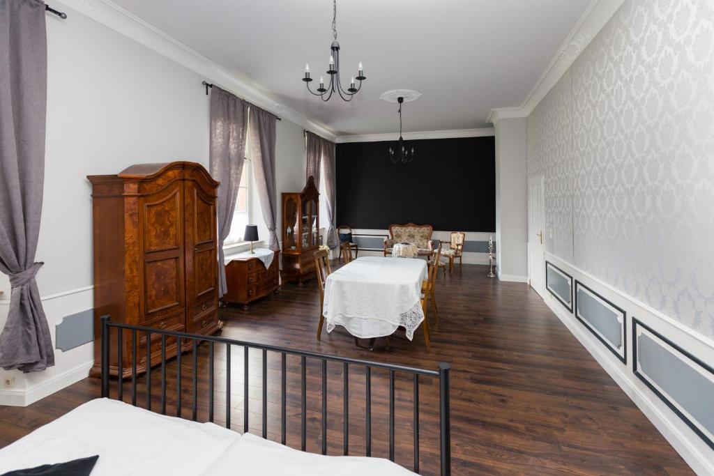 Schloss Lohm Lohmer Dorfstraße 38, 16845 Lohm