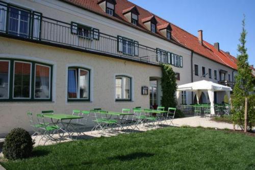 Maison d'hôtes Schlosshof anno 1743 Schloßstr. 12 85283 Wolnzach