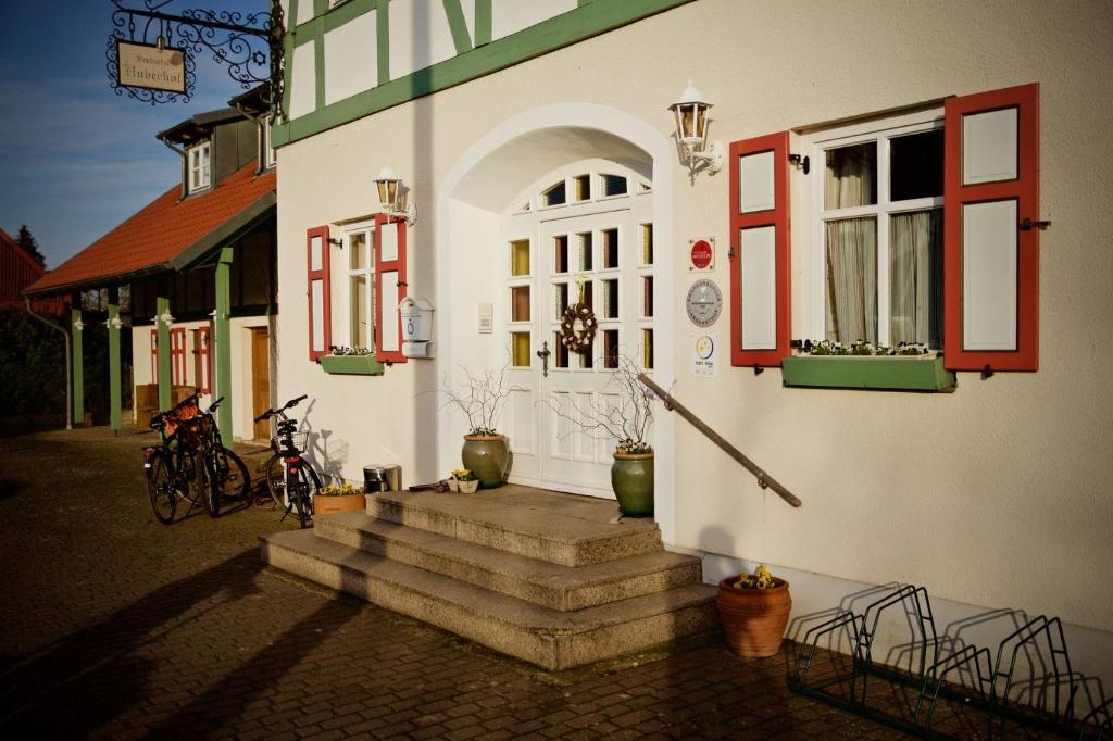 Seehotel Huberhof Dorfstraße 49, 17291 Seehausen