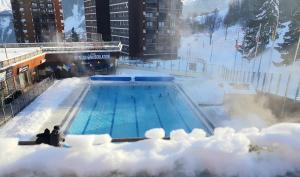 SKI LODGE