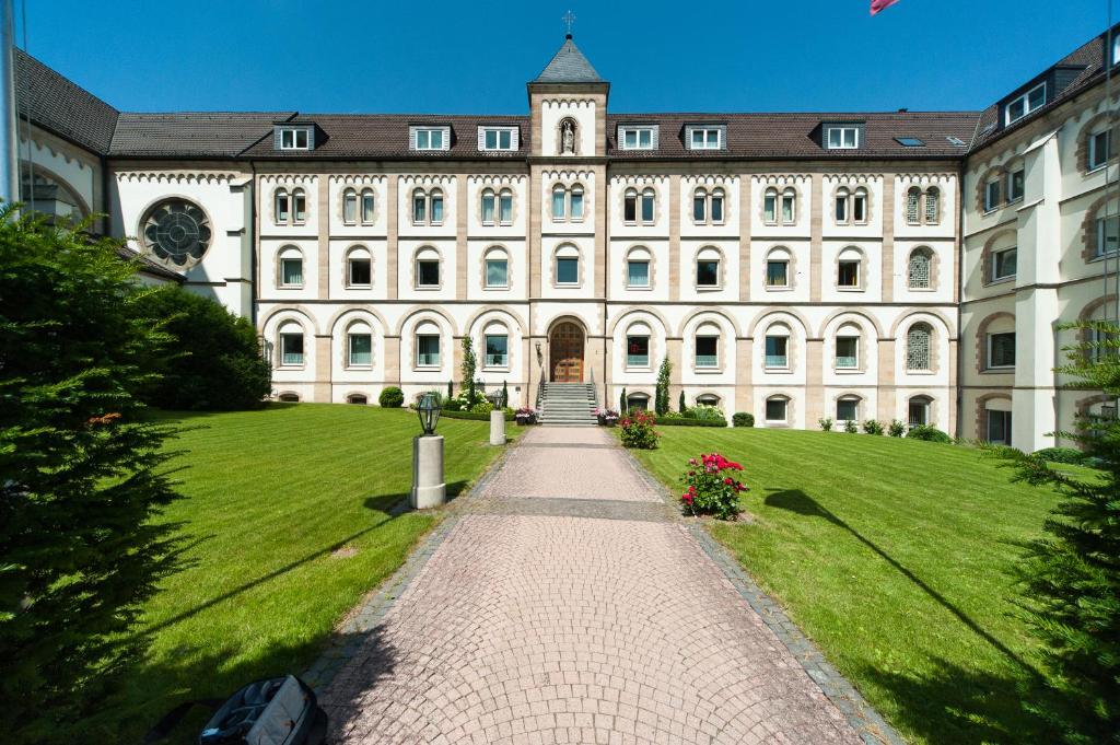 Maison d'hôtes St. Bonifatiuskloster - Geistliches Zentrum Klosterstraße 5 36088 Hünfeld