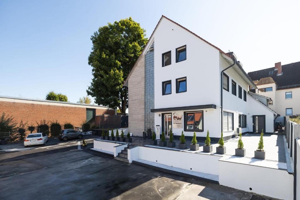 StayStay Guesthouse I 24 Hours Check-In Laufamholzstraße 216C, 90482 Nuremberg