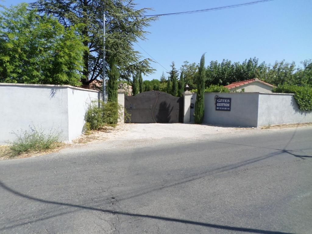 Maison d'hôtes Studio Valreas Avec Piscine 4 Chemin Des Estimeurs Sud 84600 Valréas