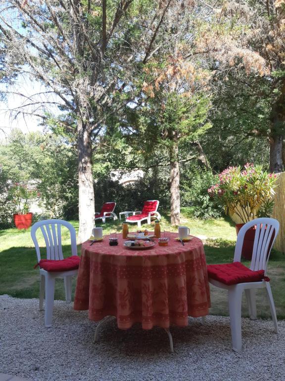 Suite avec jardin entre Aix en Provence, Luberon et Verdon 399 Chemin des Gardes, 13860 Peyrolles-en-Provence