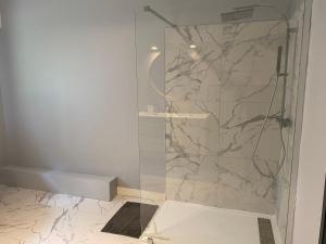 Suite PALMIERS avec Salle de Bains et mini kitchenette