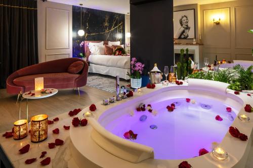 SUITE ROMANTIQUE, JACUZZI et LIT D'EXCEPTION