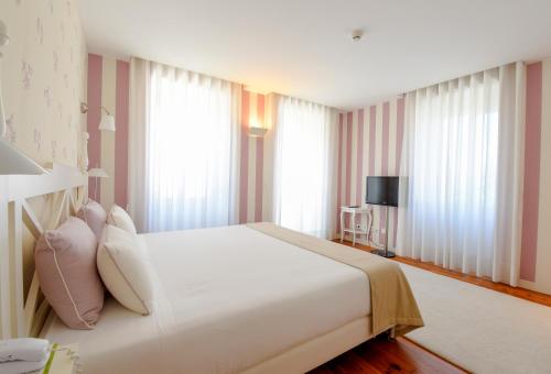 Sundial Gardens & Suites