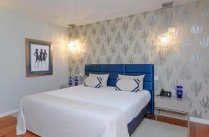 Sundial Gardens & Suites