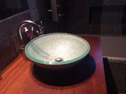 Sunny Suites Golf and Free Parking Guest House