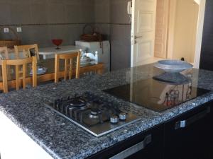 Sunny Suites Golf and Free Parking Guest House