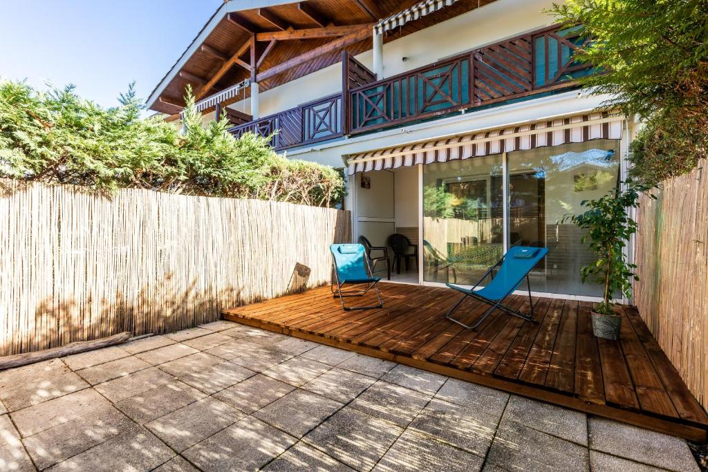 T2 à la campagne avec piscine 13840 Rognes