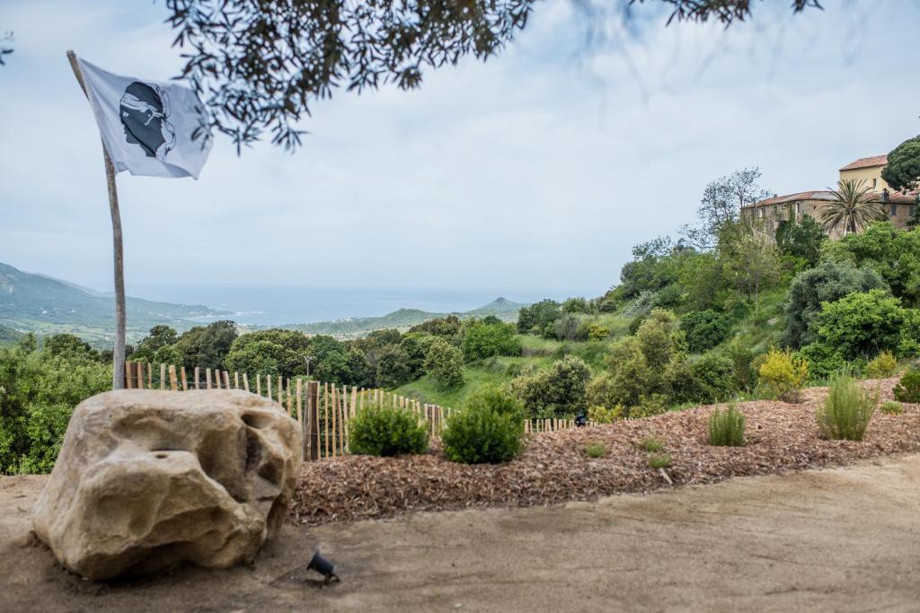 Maison d'hôtes Terre de Maquis, maison d'hôtes vue mer Corse Place de l'Eglise 20151 Sari-dʼOrcino