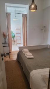Tiny suite with private bathroom - Bairro Alto